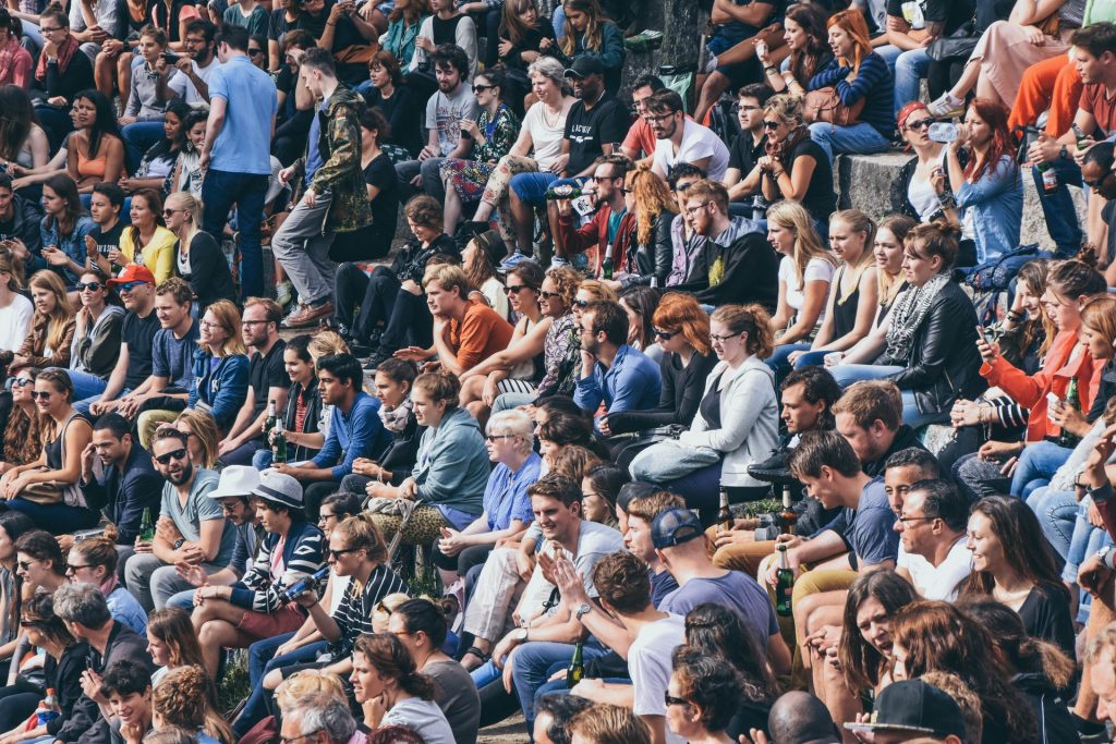 Publiczne wystąpienia w życiu zawodowym – jak się do nich przygotować?